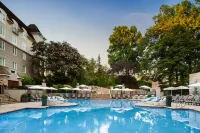 Chateau Elan Winery - Pools