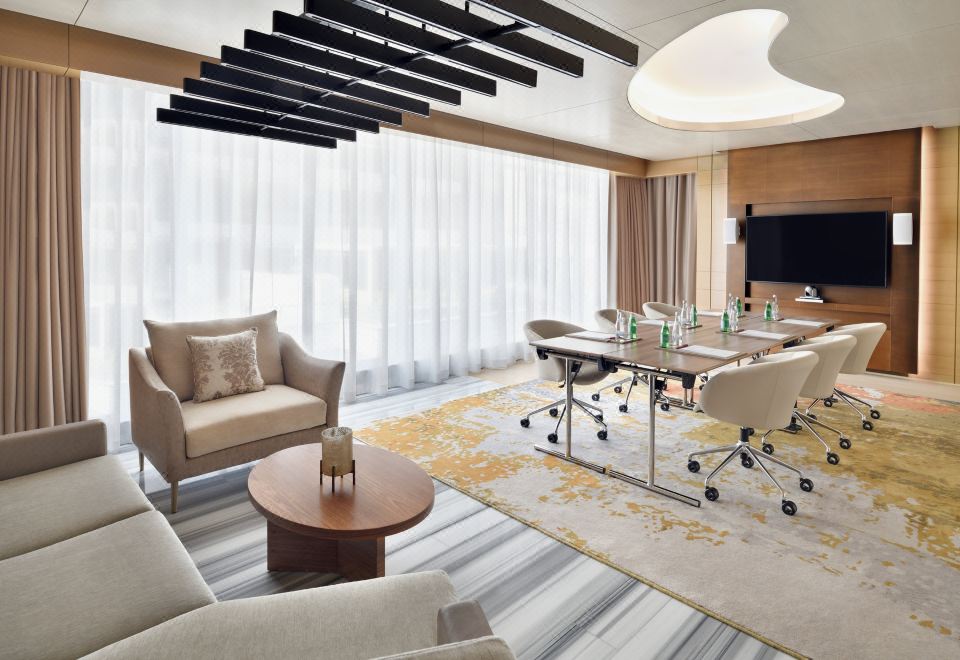 1. 크라운 플라자 ..