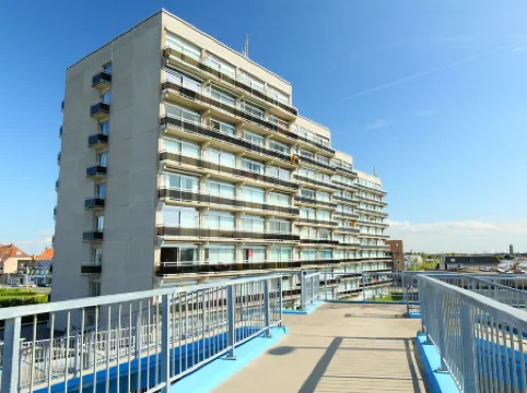 Astrid 702 with Parking