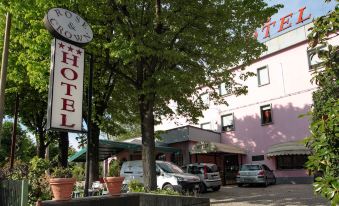 Hotel Rose&Crown - Housity