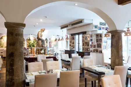 Hotel Royal Отели рядом с достопримечательностью «Циркусвизе Альтерлаа»