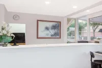 Howard Johnson by Wyndham Vero Beach / Downtown Hotels in Gifford