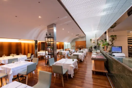 Aparthotel Atenea Barcelona Hotels near Portal Miralles