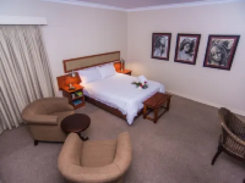 Adelante Lodge Hotels near SA Armour museum