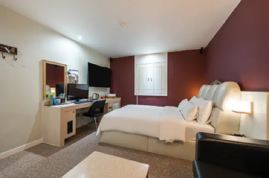 Me2 Hotel Отели рядом с достопримечательностью «Songam Art Museum»