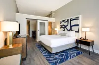 Hotel Indigo Kansas City – the Crossroads Hotels near TUMI Store - Country Club Plaza