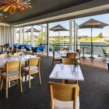 Mercure Sunshine Coast Kawana Waters Отели рядом с достопримечательностью «Голден-Бич»