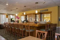 Grande Shores Ocean Resort - bar