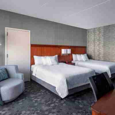 Courtyard Newark Liberty International Airport Rooms