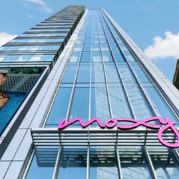 Moxy Boston Downtown Отели рядом с достопримечательностью «Фанеил Холл Маркетплас»