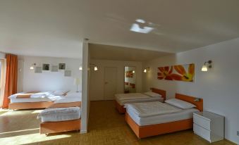 Urraum Hotel Former Dreamhouse - Rent a Room - Housity
