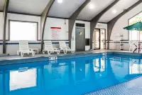 Quality Inn & Suites des Moines - Merle Hay Road - Pool