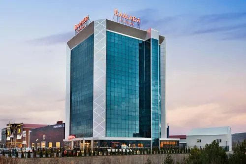 Ramada by Wyndham Sivas - Pool