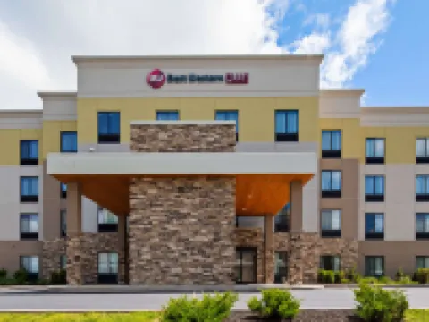 Spark by Hilton Erie Hotels in Summit Township