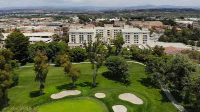 Hyatt Regency Valencia Hotels near Pyramid Lake