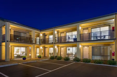 Bay Motel Safety Beach Отели рядом с достопримечательностью «Ripe N' Ready Cherry Farm»