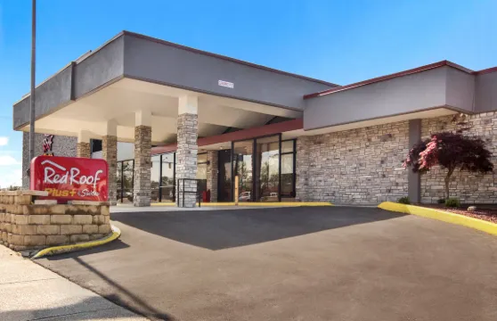 伊利紅屋頂普拉斯套房酒店