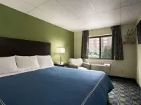 Travelodge by Wyndham Cleveland Lakewood Hotels in Lakewood