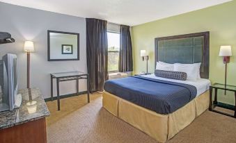 Days Inn by Wyndham Great Lakes - N. Chicago