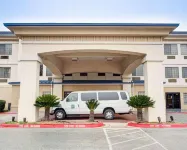 Quality Inn & Suites Airport