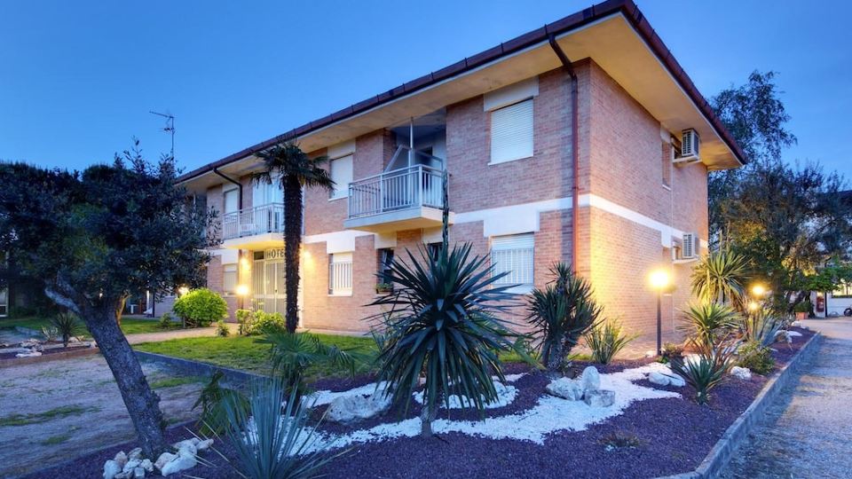 Hotel Alex