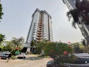 Spacious 3Br at Kondominium Golf Karawaci Apartment