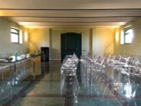 เรเลส์ลาคอลอมบารา โรงแรมในTravo