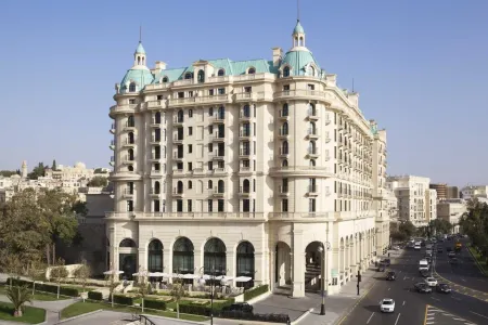 Four Seasons Hotel Baku Отели рядом с достопримечательностью «Дворец Ширваншахов»