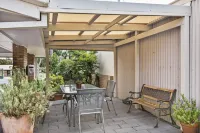 Golden Square Motor Inn