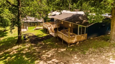 Lake Oasis in beautiful Kimberling City, boat ramp, slip rental