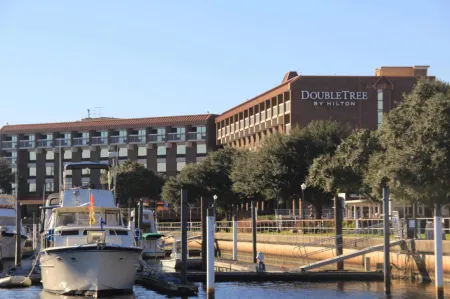 DoubleTree by Hilton Hotel New Bern  Riverfront