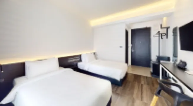 ดัม โฮเทล - ศรีภูมิ