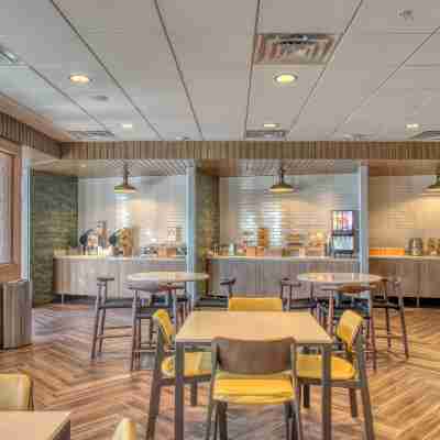 Fairfield Inn & Suites Appleton Dining/Meeting Rooms