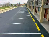 Days Inn by Wyndham Willcox - parking