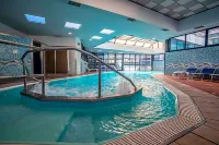 Grand Hotel Astoria - piscina