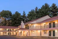 Howard Johnson by Wyndham Lenox Hotels in Pittsfield