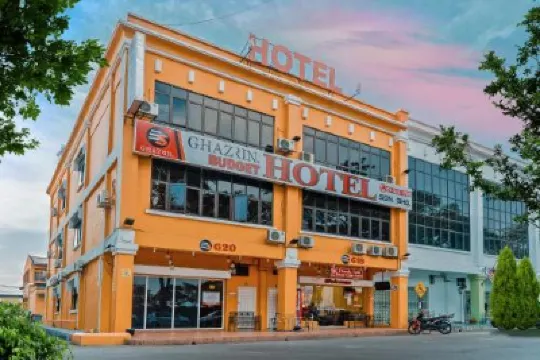 Ghazrin's Garuda Hotel Hotels near Masjid An-Nur @ Larkin Sentral