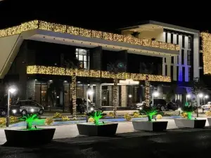Deluxe Resort and Spa