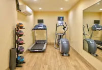 Days Inn by Wyndham Batesville - Gym