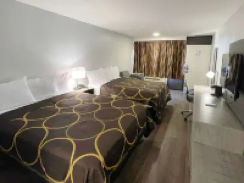 ซูเปอร์8บายวินด์แฮมพิจอนฟอร์จดาวน์ทาวน์ โรงแรมในพีเจียนฟอร์จ