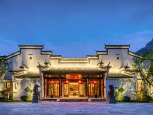 Xiangyuan Yungu Holiday Hotel