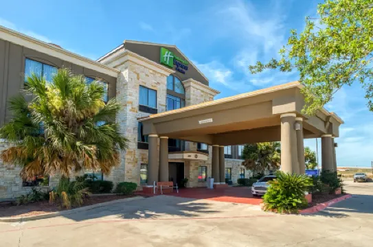 Holiday Inn Express & Suites Beeville by IHG