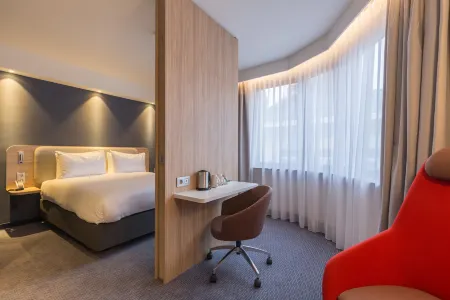 Holiday Inn Express Brussels - Grand-Place Отели рядом с достопримечательностью «Центр изобразительных искусств»