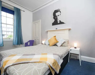 The Kingsview Townhouse - Boutique Hostel