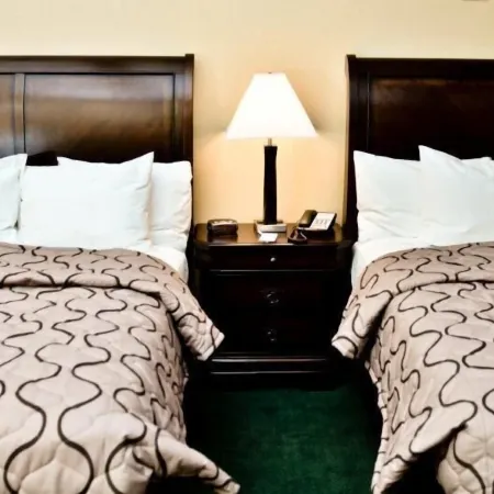 Pacer Inn & Suites Motel Hoteles en Condado de Delaware