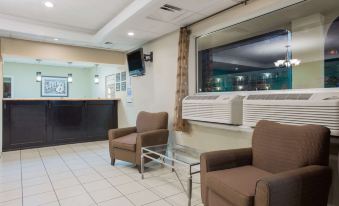 Super 8 by Wyndham Augusta