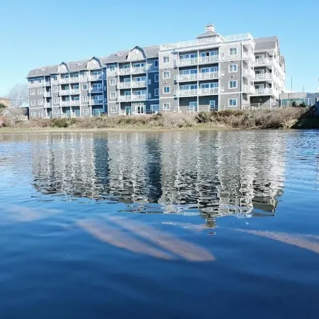 Rivertide Suites