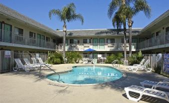 Motel 6 Baldwin Park, CA - Los Angeles