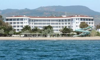 Le Monde Beach Resort & Spa - Housity