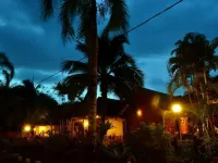Six Villa Inn Hotels in Paka